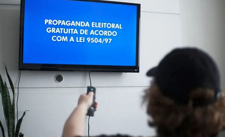 Propaganda-eleitoral-no-radio-e-televisao-tem-inicio-em-Curitiba-scaled