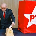 Lula votando
