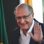 23mar22---ex-governador-de-sao-paulo-geraldo-alckmin-e-visto-durante-a-cerimonia-de-sua-filiacao-ao-psb-1648055284294_v2_1x1