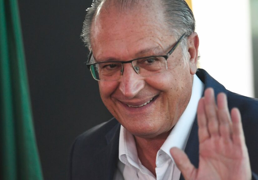 23mar22---ex-governador-de-sao-paulo-geraldo-alckmin-e-visto-durante-a-cerimonia-de-sua-filiacao-ao-psb-1648055284294_v2_1x1