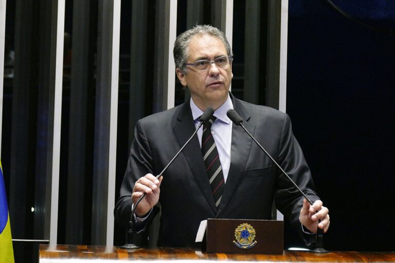 1200px-Plenário_do_Congresso_(36315391662)