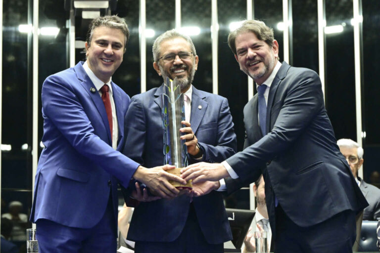Comenda Governadores pela Alfabetização das Crianças na Idade