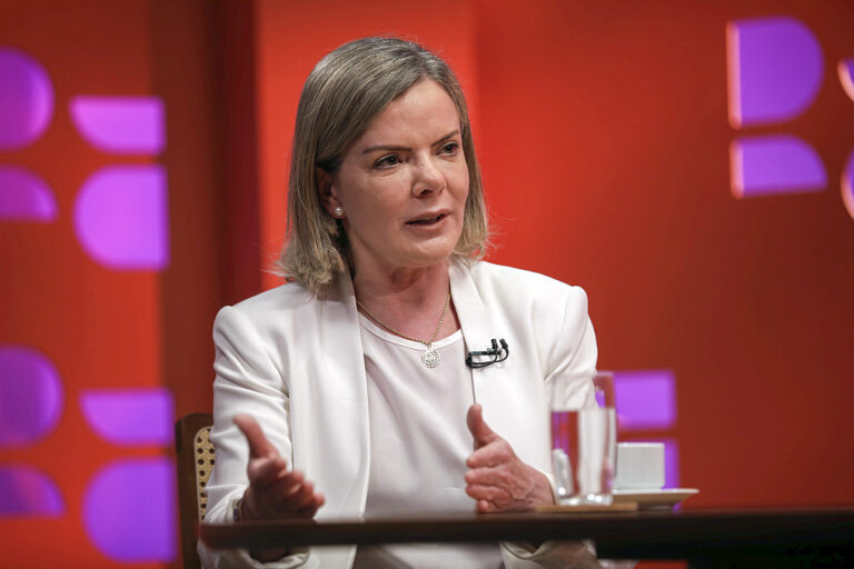 A deputada Gleisi Hoffmann no 'DR com Demori'