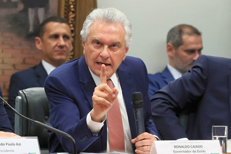 Brasília (DF), 28/05/2025  - Governadores do Pará, Helder Barbalho, e de Goiás, Ronaldo Caiado na Comissão de Constituição, Justiça e Cidadania (CCJ) da Câmara  para debater a PEC da segurança pública.  Foto: Lula Marques/Agência Brasil