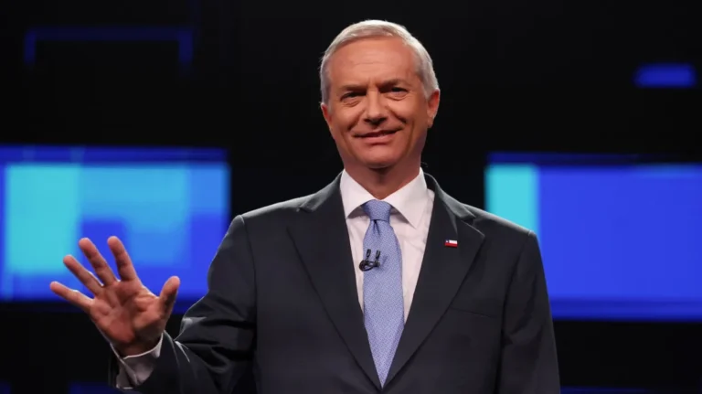 Candidato-presidencial-chileno-Jose-Antonio-Kast-participa-de-debate-eleitoral-em-Santiago-Chile-e1765761372868.jpg