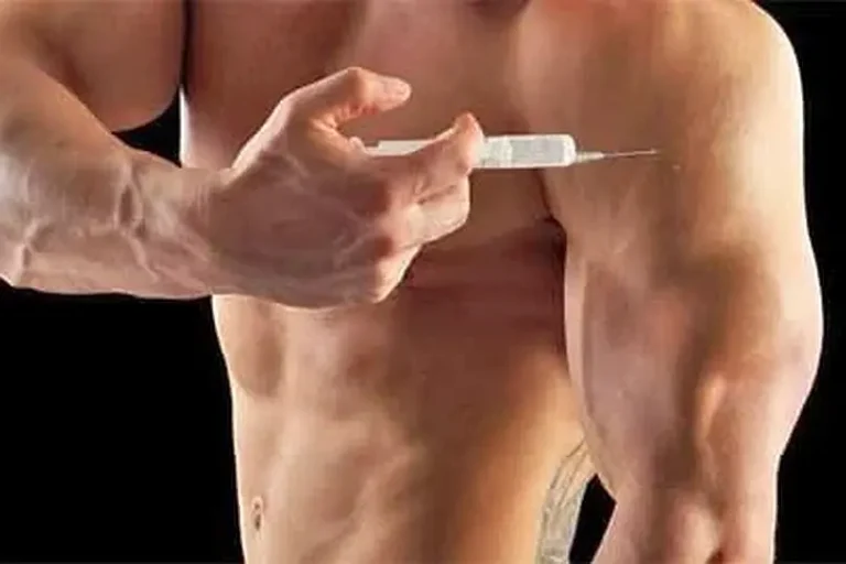 aplicando-esteroide-no-braco
