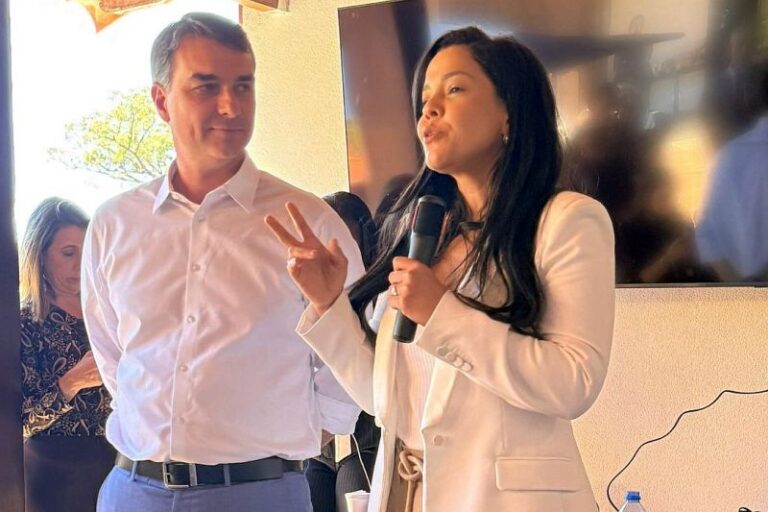 flavio-bolsonaro-priscila-costa