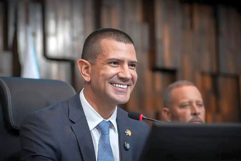 douglas-ruas