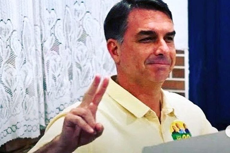 flávio-bolsonaro-votação