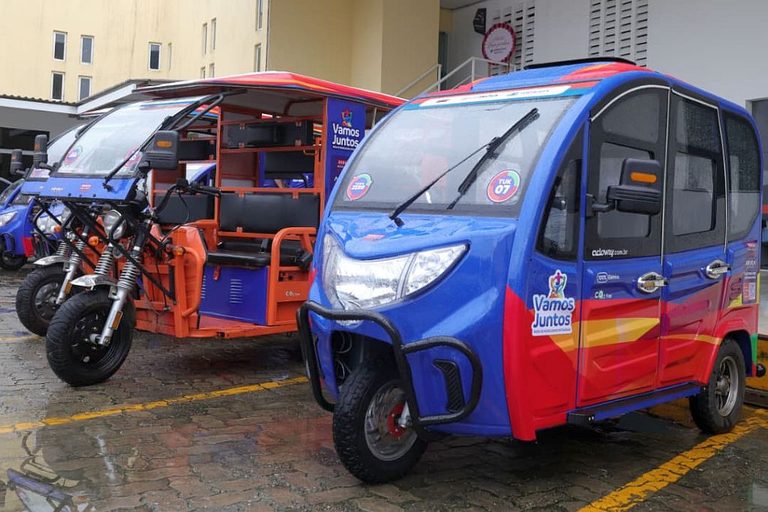 tuk-tuks